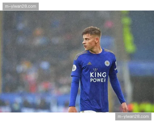 技术应用:英超引入新型摄像头系统,用于更精确追踪边路球员的跑动与传中路线。 技术应用:英超引入新型摄像头系统,用于更精确追踪边路球员的跑动与传中路线。